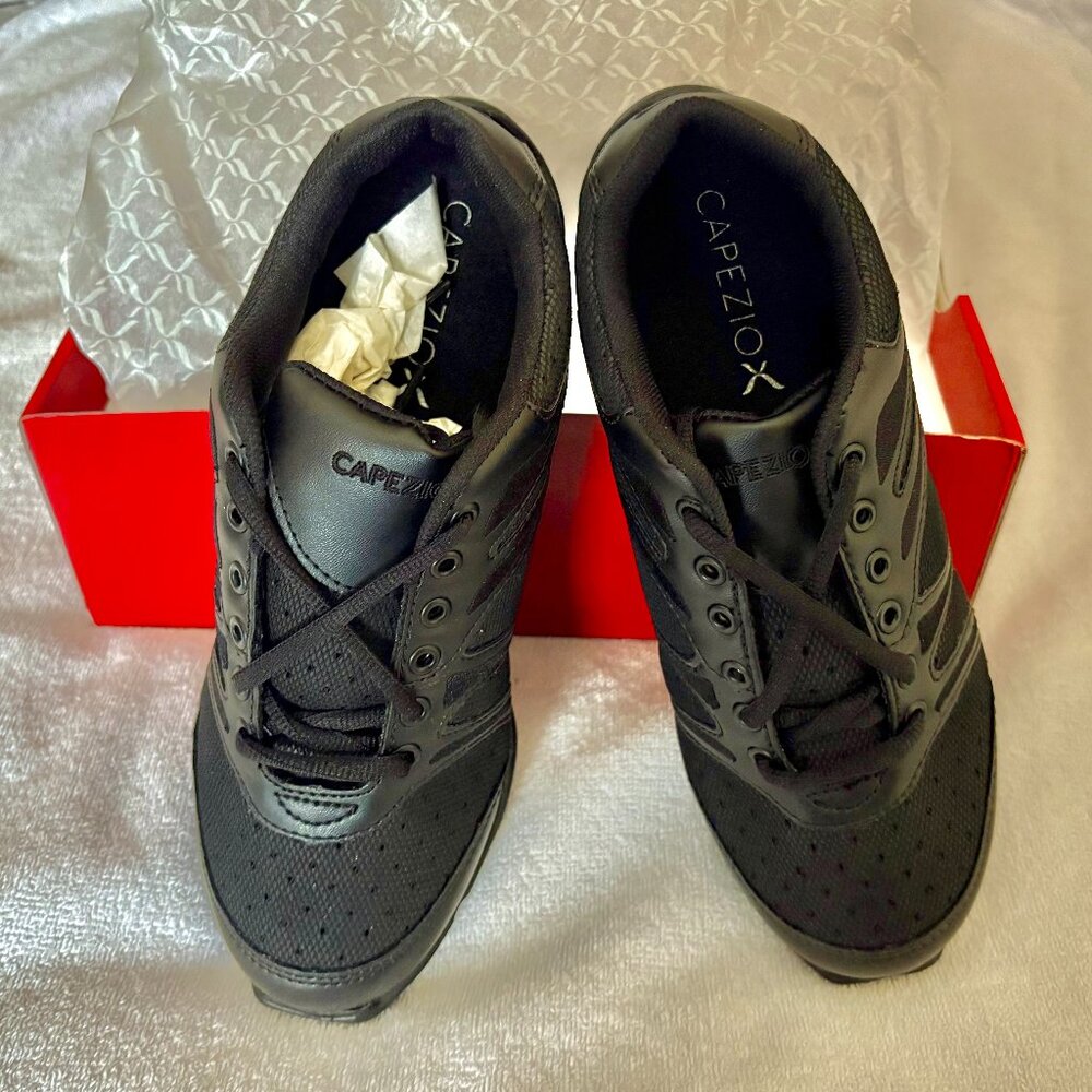 Capezio Bolt Dansneaker, 6M, Black